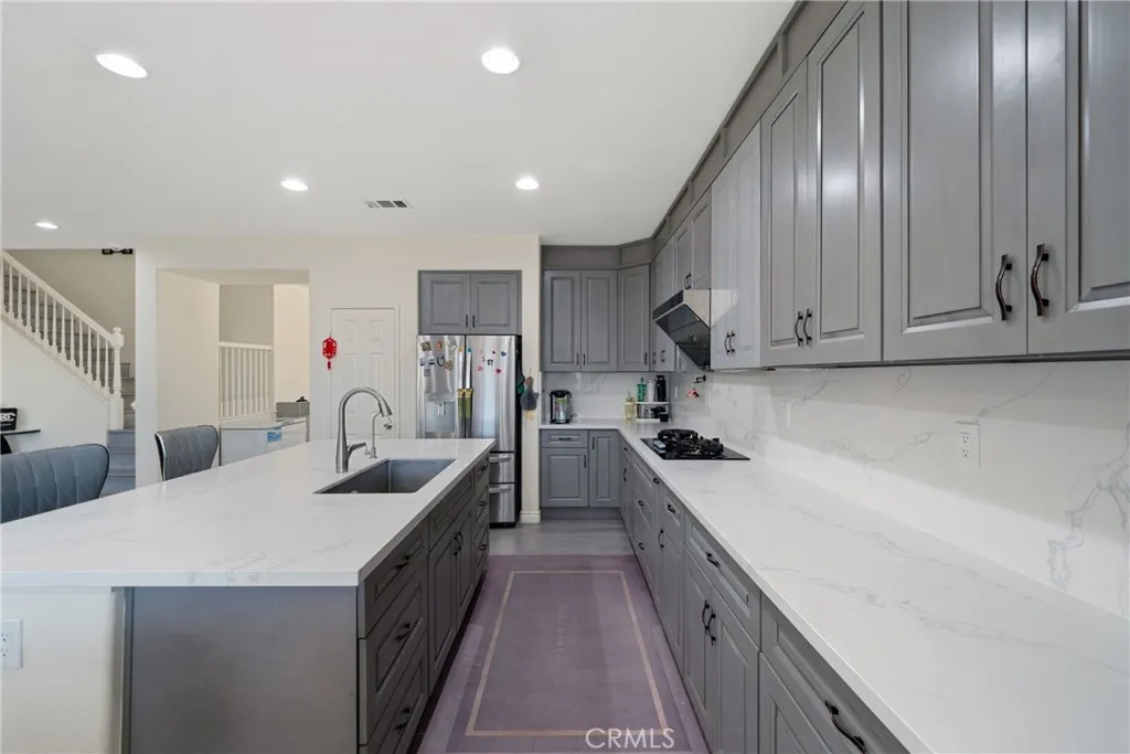 7691 Coffeeberry Drive, Eastvale, California 92880 home-pic-12